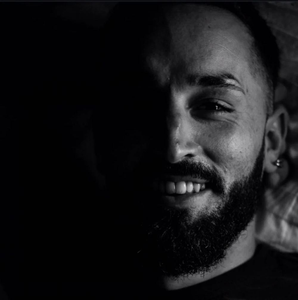 Portrait en noir et blanc de Rémy Amarouche